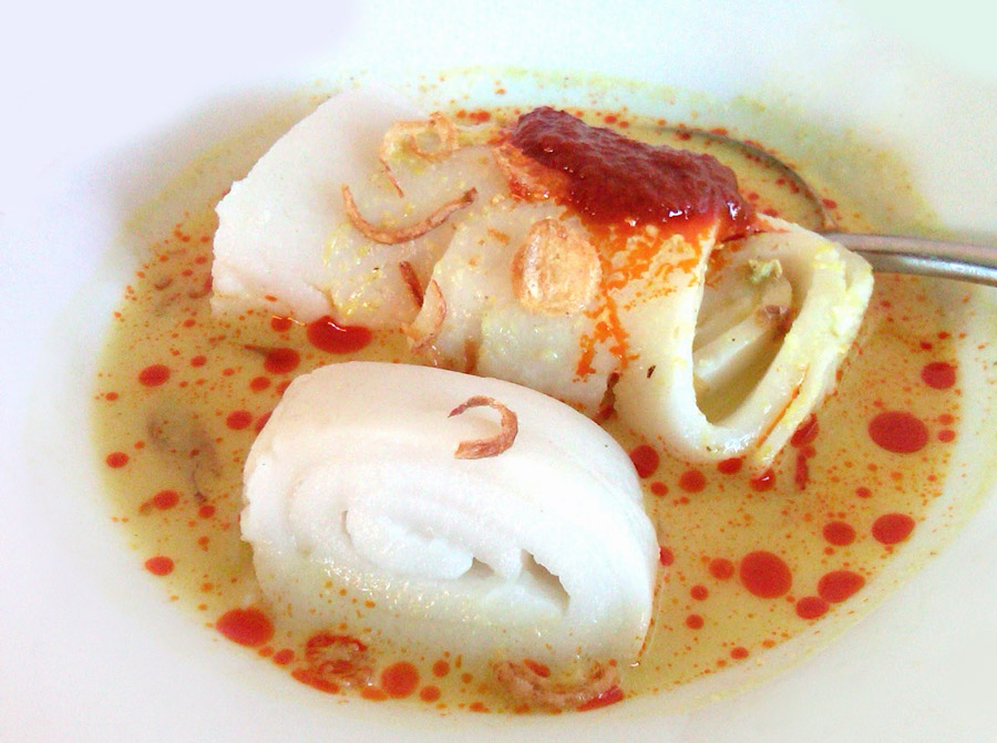 Berego: Mie Lembut Kukus dengan Sentuhan Kuah Santan.